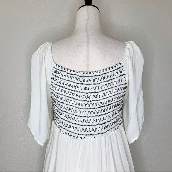 Doe & Rae Women’s Size Large Boho Embroidered Smocked Top - Picture 6 of 12